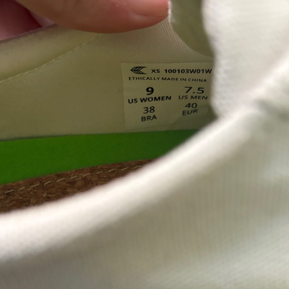 Cariuma Osca Low White Canvas Low-Top Sneakers with Green Insole Accents Size 9 - Picture 7 of 9